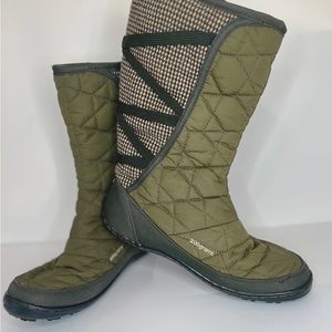 EUC - Columbia Waterproof Snow Boots Excellent green 200 Grams Size 7